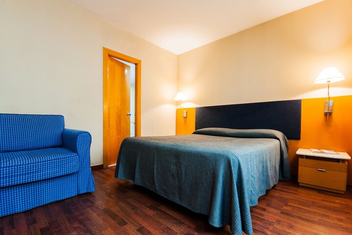 Room 6 of 28