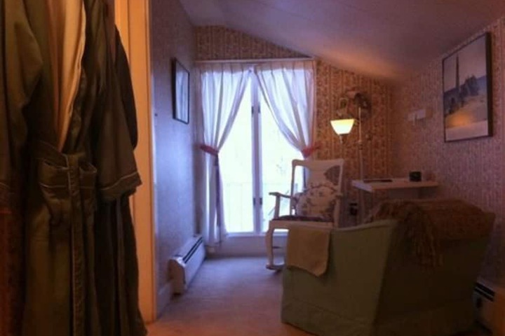 Room 5 of 148