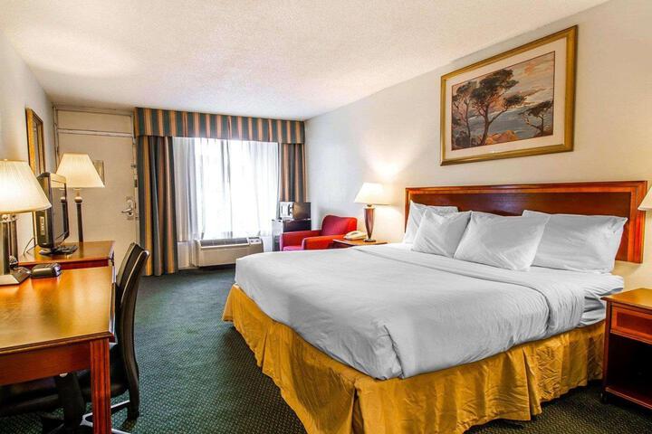 1 King Bed (1 of 5)