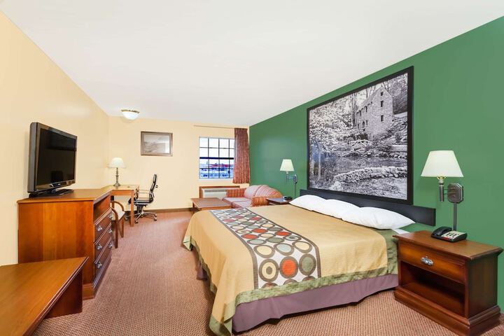 1 King Bed Premium Room (6 of 10)
