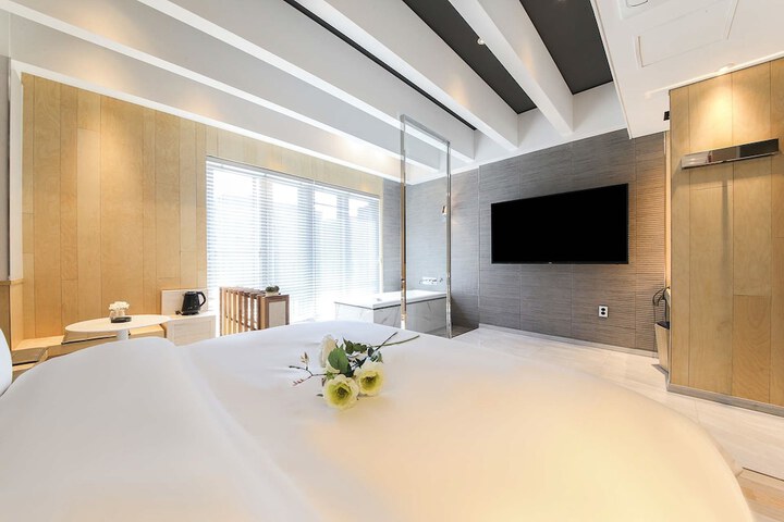 Room 26 of 74