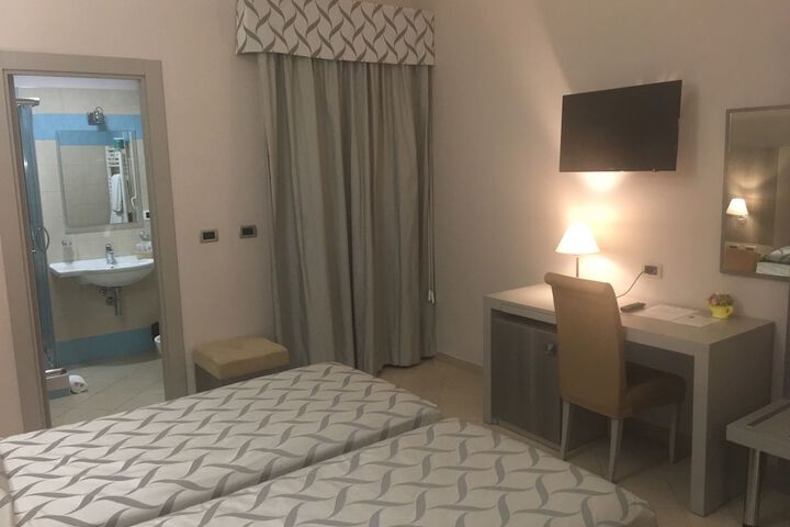 Room 16 of 188