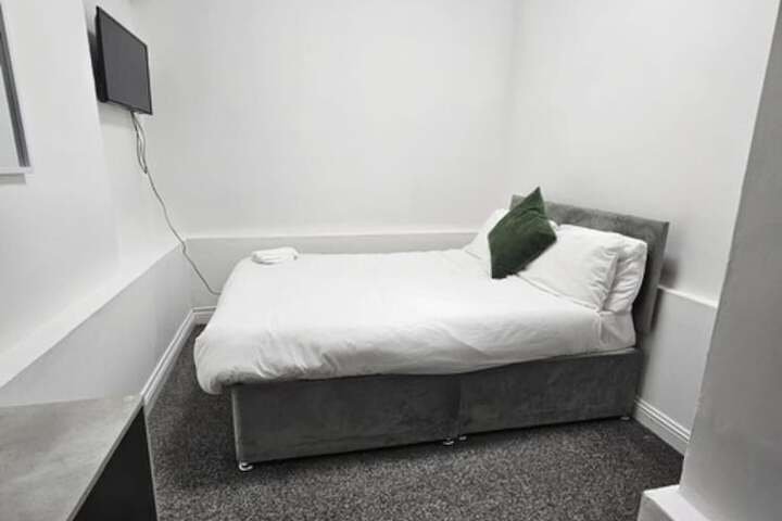 Room 11 of 38