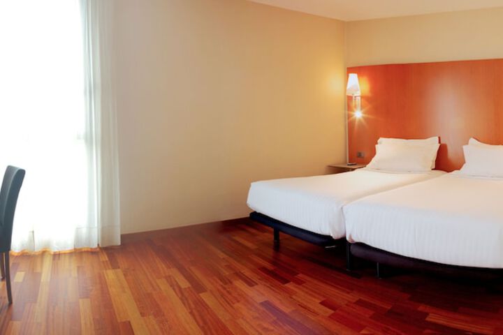 Room 7 of 30