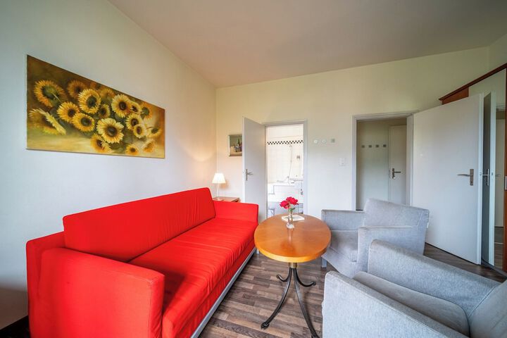 Room 10 of 156