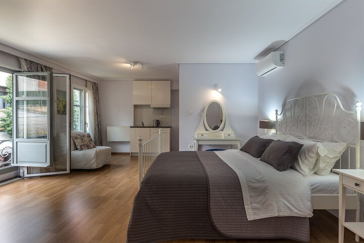 Room 3 of 33