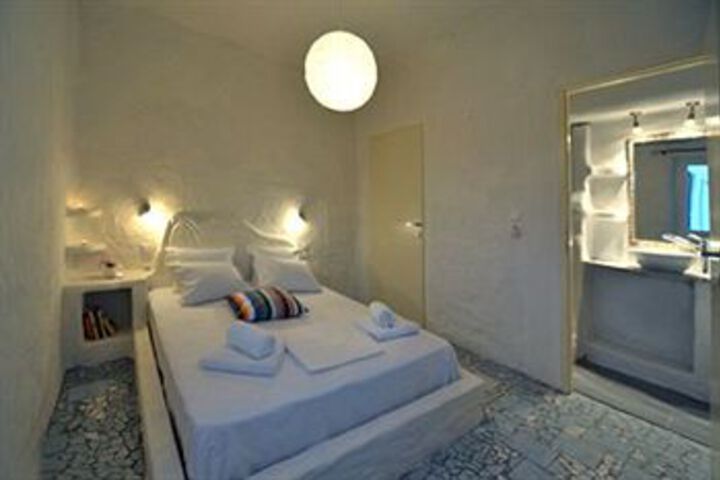 Room 8 of 38