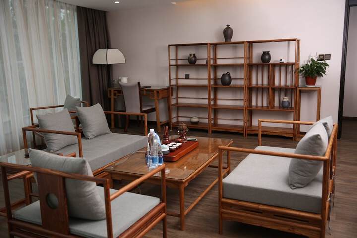 Room 33 of 35