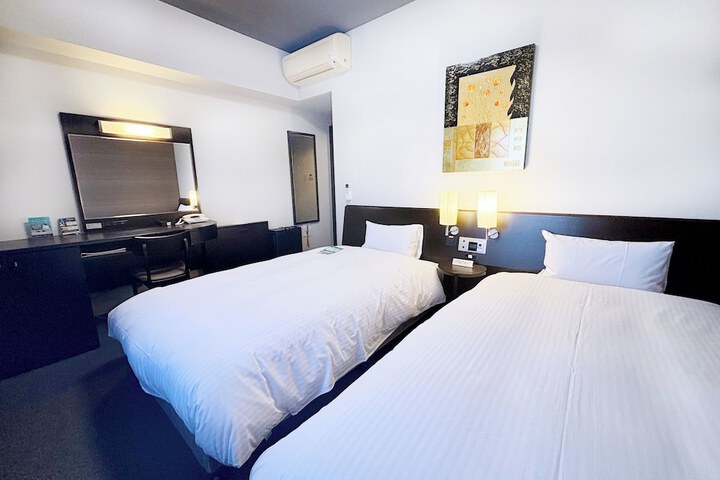Room 15 of 37