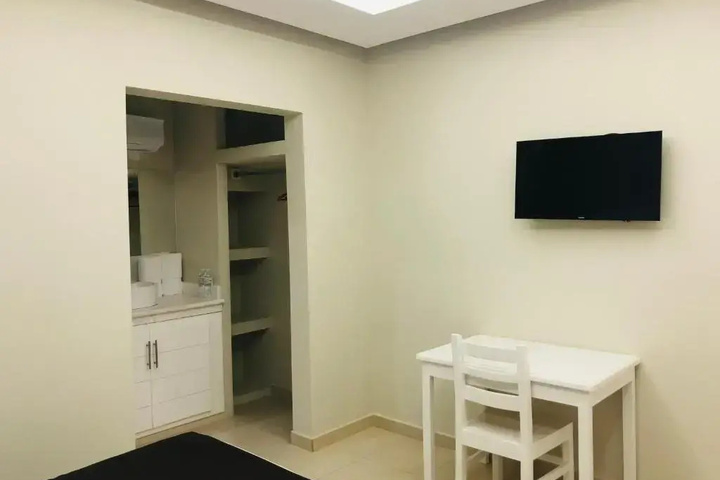 Room 2 of 10