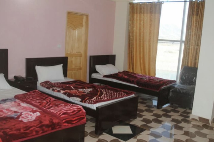 Room 2 of 10
