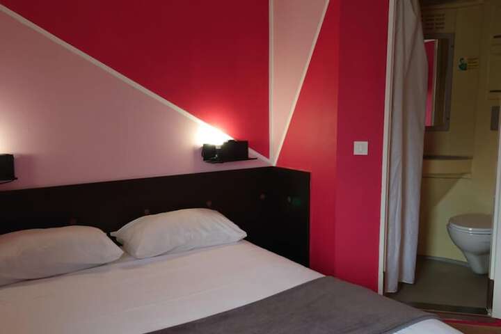 Room 27 of 44