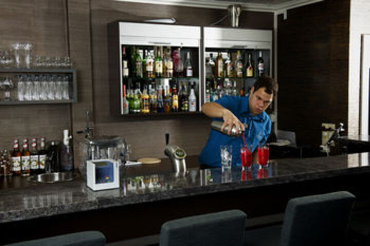 Lounge 56 of 106
