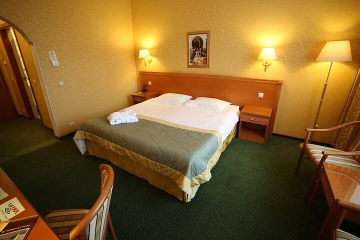 Room 9 of 47