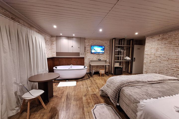 Room 21 of 82