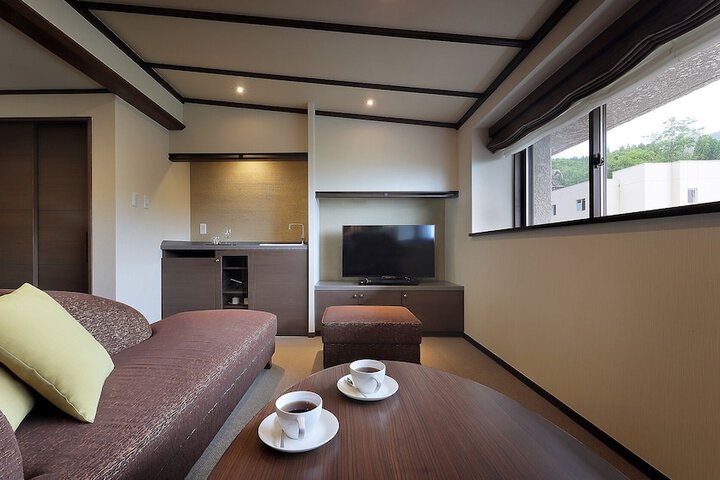 Room 5 of 62