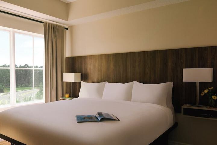Room 6 of 25