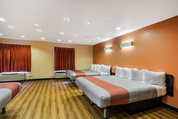 King Room Disability Accessible (6 of 9)