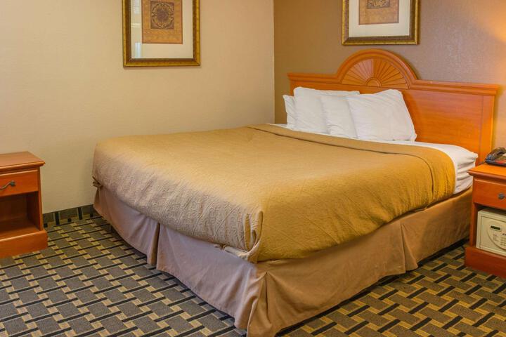 1 King Bed (6 of 9)
