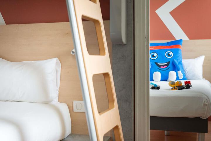 Room 17 of 59