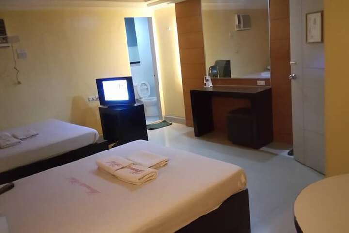Room 8 of 21