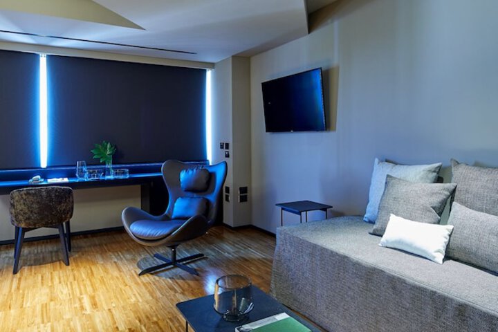 Room 26 of 74