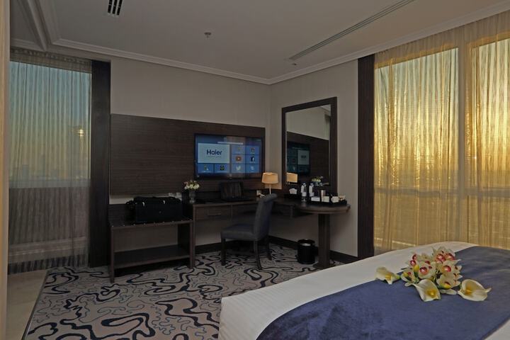 Room 8 of 77