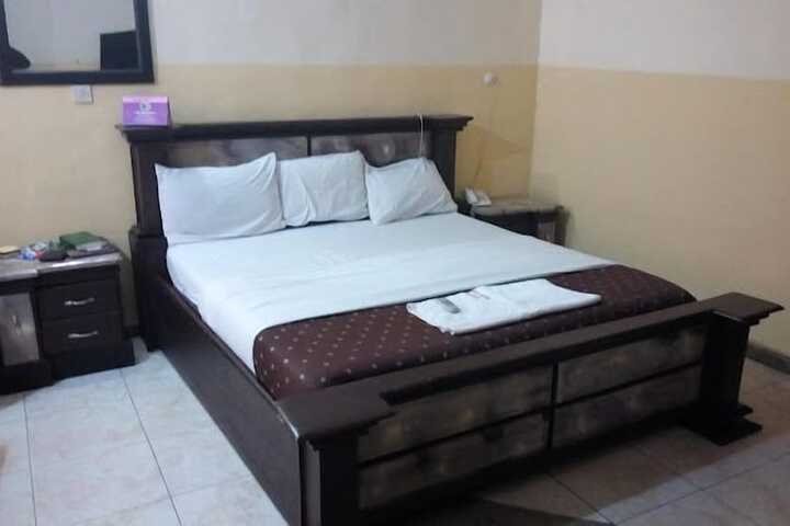 Vichi Gates Suites