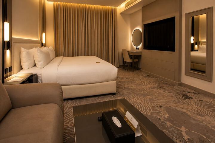 Room 8 of 32