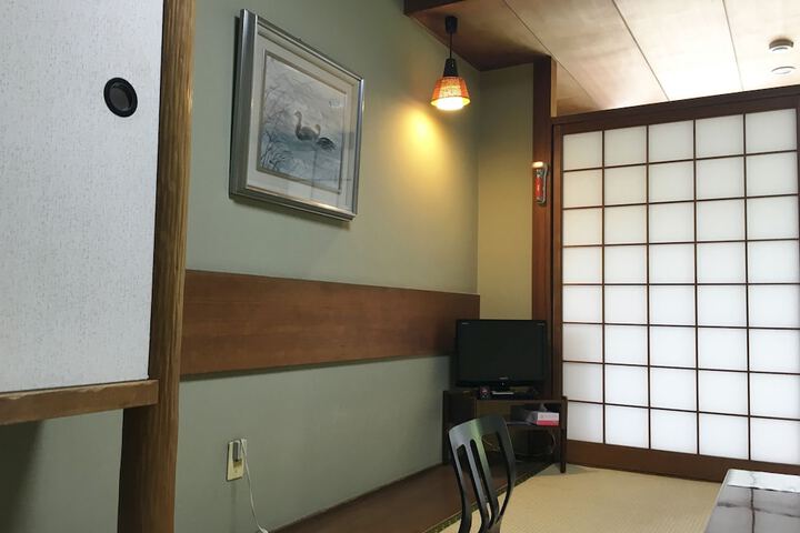 Room 11 of 35