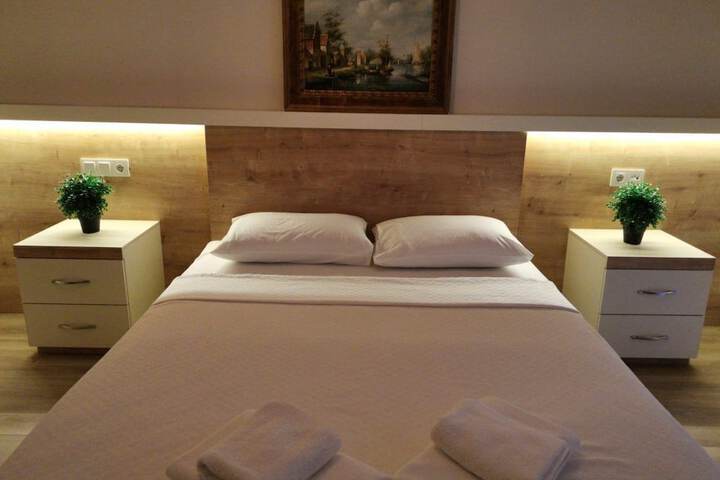 Room 2 of 6