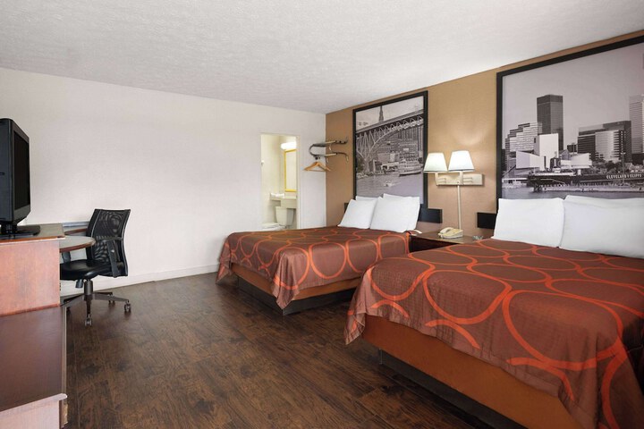 2 Double Beds (7 of 10)