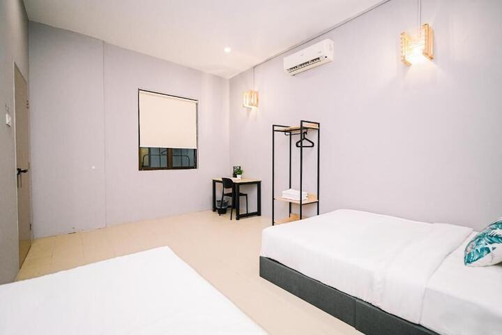 Room 4 of 31