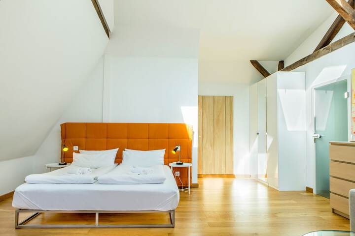 Room 3 of 10
