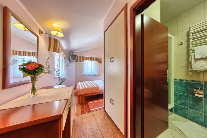 Room 10 of 82