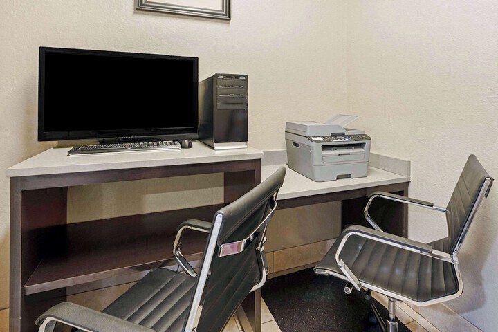 Business Center 35 of 38