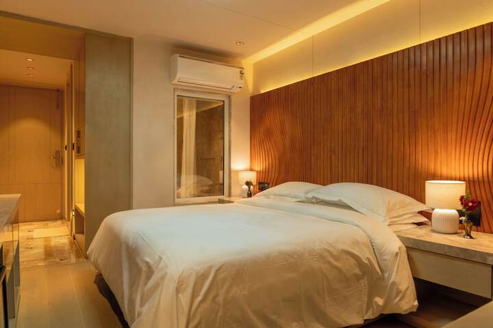 Room 33 of 143