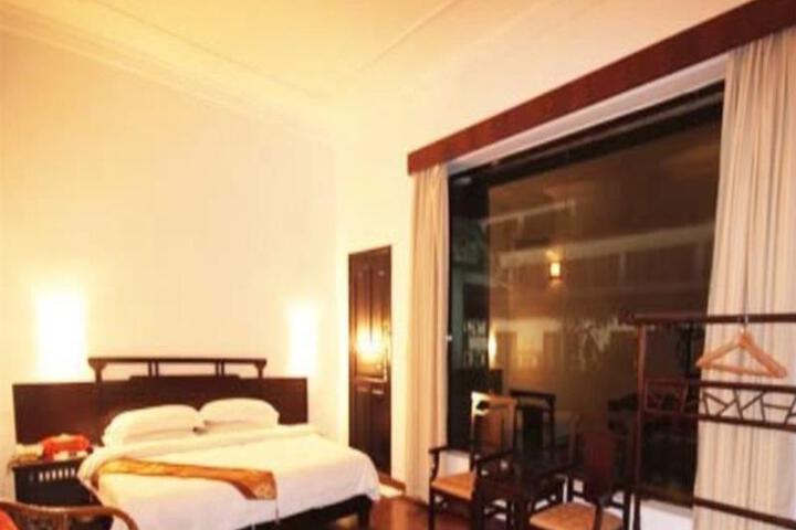Room 2 of 12