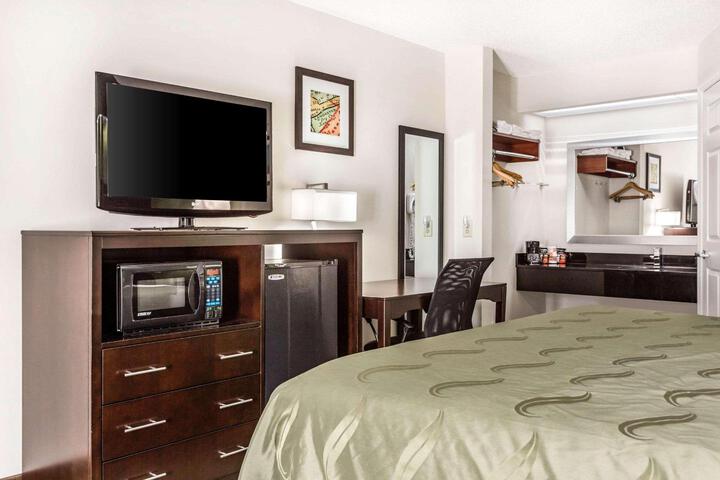 1 King Bed Accessible (6 of 7)