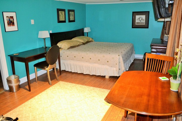 Room 6 of 24