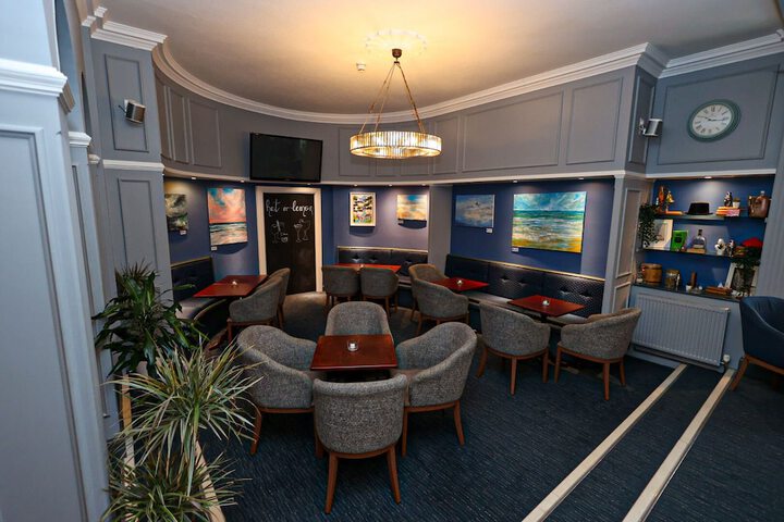 Lounge 49 of 67