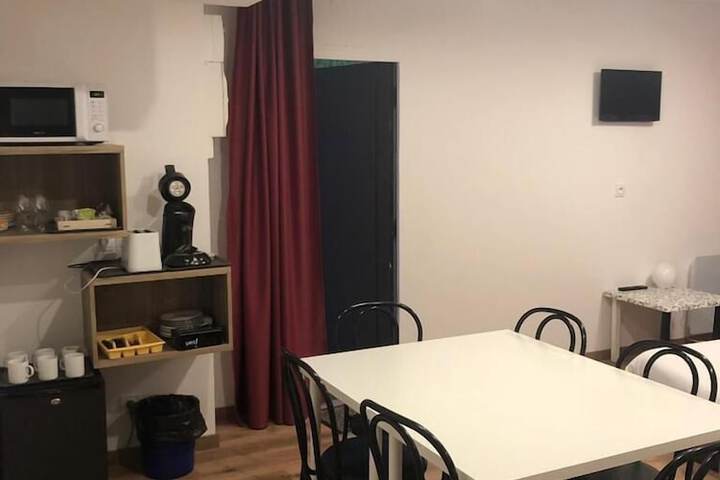 Room 6 of 28