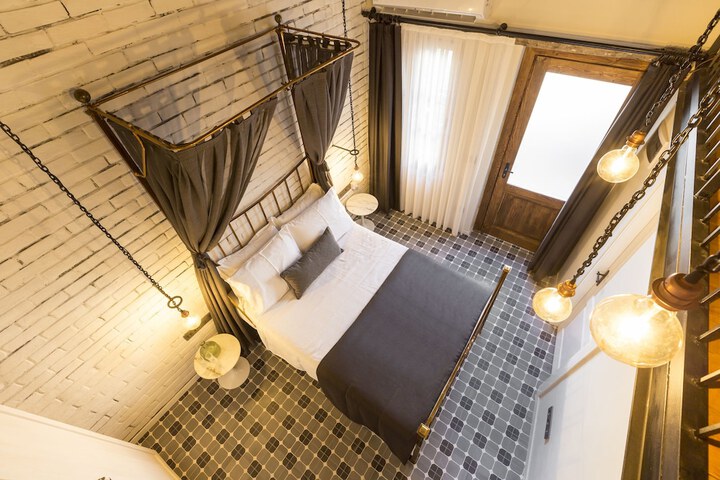 Room 4 of 67