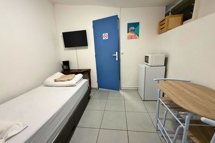 Room 9 of 33