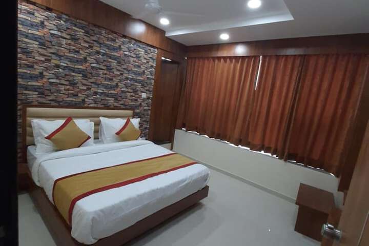 Room 12 of 37