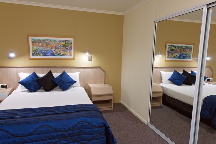 Room 8 of 74