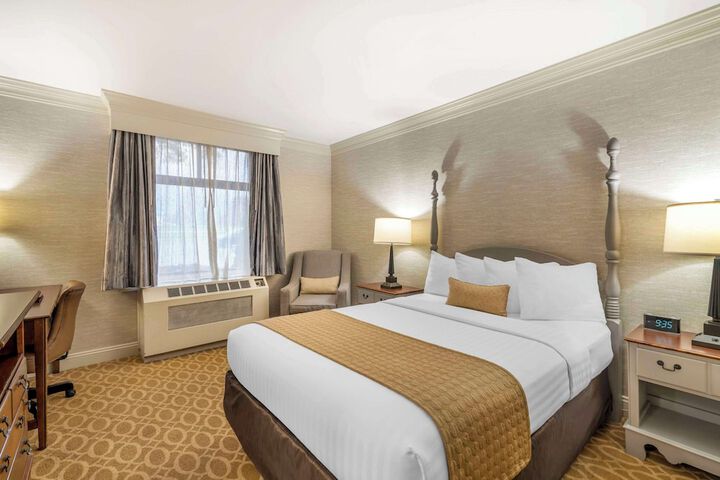 Business King Bed (2 of 14)