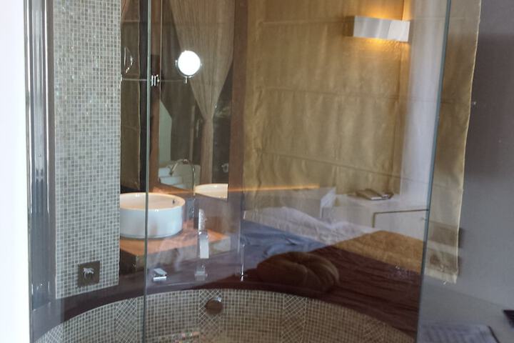 Room 148 of 212