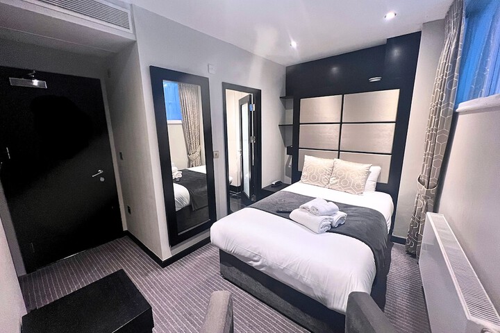 Room 14 of 27