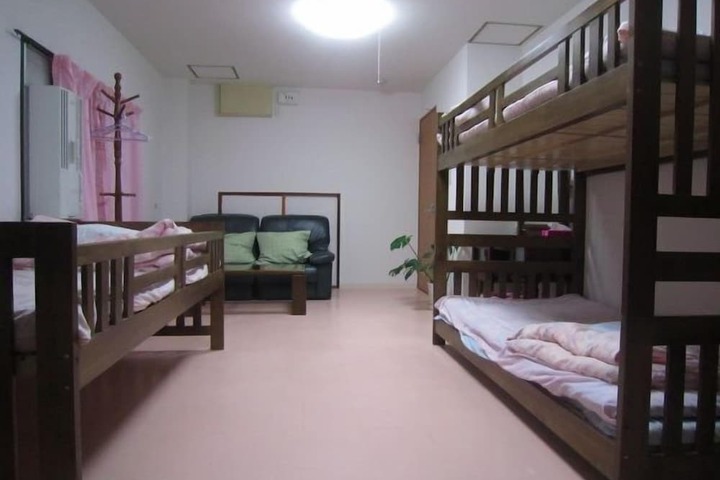 Room 9 of 20
